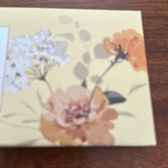 Laura Geller Wildflower Wishes Eyeshadow 14 Multi Finish Eyeshadows - Picture 3 of 9